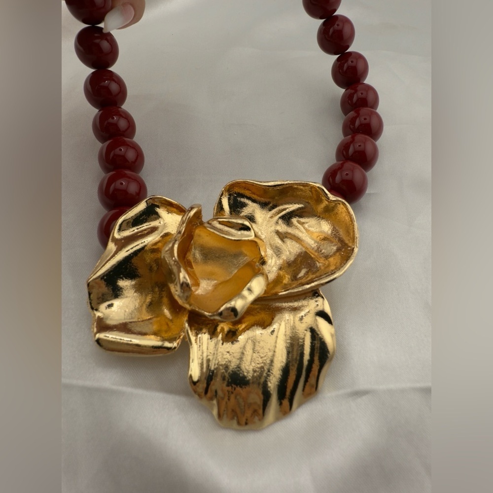 Zara Orchid Flower Floral Gold and Red Beaded Necklace adjustable unique - Picture 7 of 8